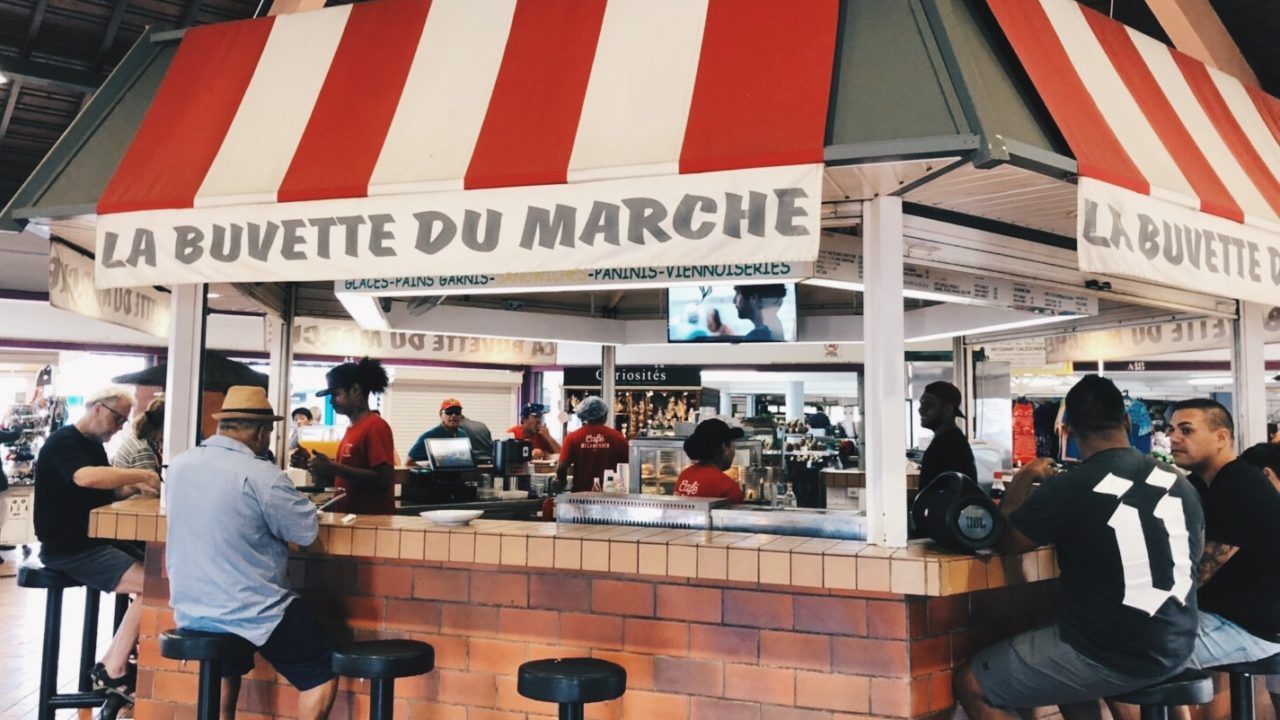 ヌメアの名物マルシェ“Le Marche de Noumea”へ。｜HONA BLO.